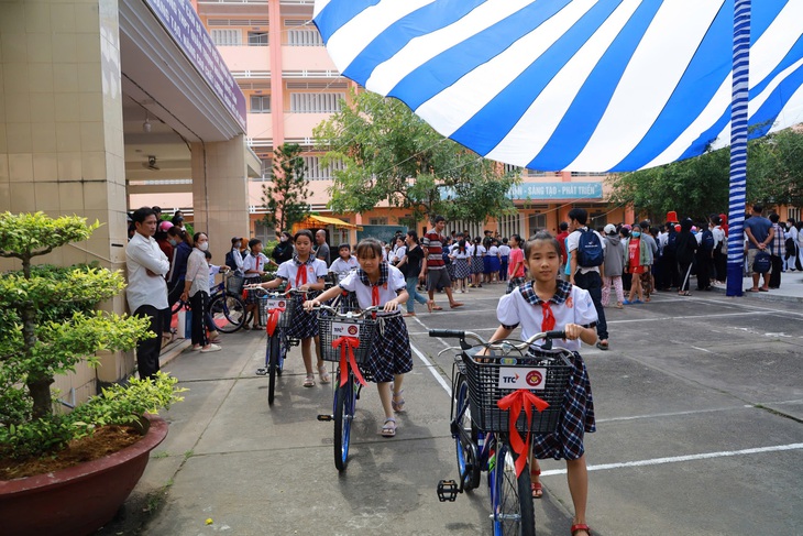 Tập đoàn TTC trao 568 suất học bổng đến học sinh tỉnh Bến Tre  - Ảnh 7.