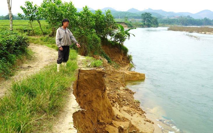 Phó giám đốc bị bắt vì nghiệm thu công trình sạt lở gây thiệt hại tiền tỉ - Ảnh 2.