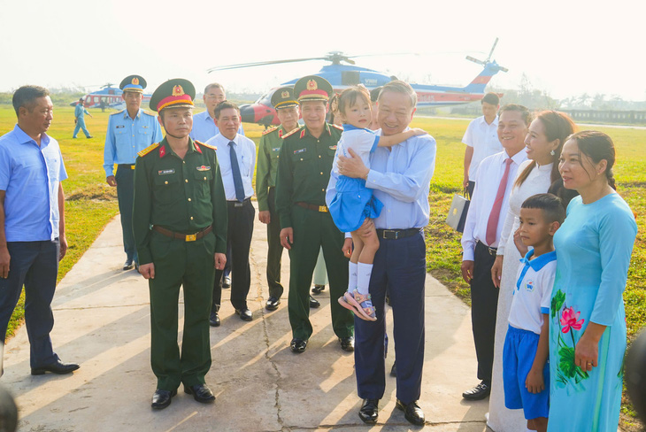 Tổng Bí thư Tô Lâm thăm và làm việc tại Bạch Long Vĩ - Ảnh 2.