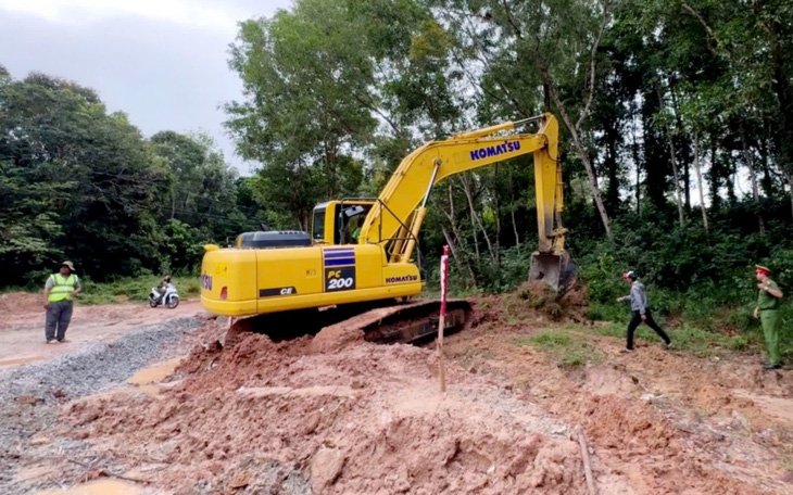 Chủ khách sạn xây vượt tầng 'tố' bị lực lượng cưỡng chế tự ý bán tài sản, chính quyền nói gì? - Ảnh 3.