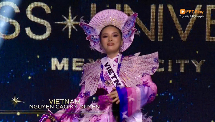 Bán kết Miss Universe thiếu đất diễn cho trang phục dạ hội, Kỳ Duyên diễn áo tắm chưa nổi bật  - Ảnh 1.