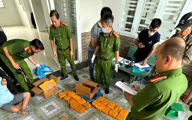 Tuyên tử hình hai bị cáo người Lào vận chuyển 70kg ma túy để lấy tiền công - Ảnh 2.