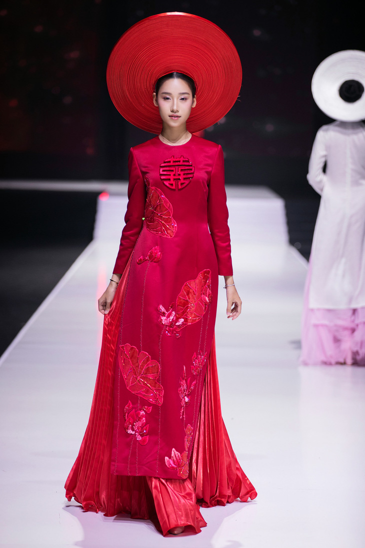 mot-look-trong-bst-en-nhan-hiep-doi-cua-ntk-thuy-nguyen-tai-aivfw-fw-2024-17317432959731241606818.jpeg