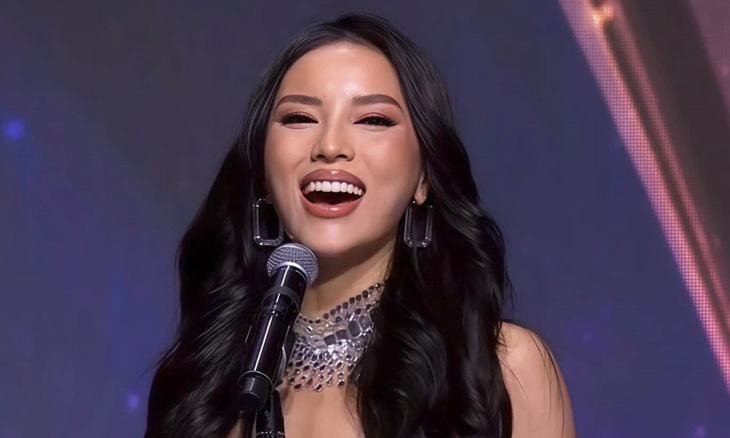 Nụ cười cứng đơ của Kỳ Duyên bị bàn tán sau trượt top 12 'Miss Universe' - Ảnh 1.