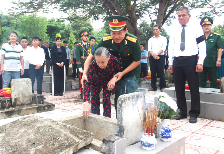 An táng 2 hài cốt liệt sĩ được tìm thấy ở nương rẫy, 1 hài cốt vẫn chưa xác định được danh tính - Ảnh 2.