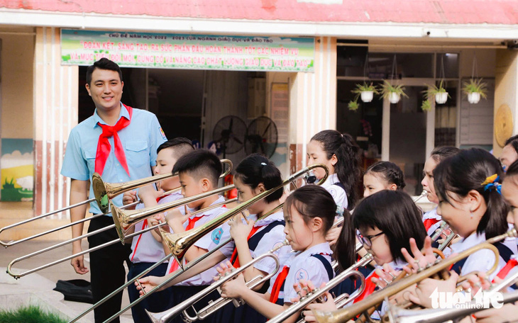 Lương nhà giáo phải thể hiện 'quốc sách hàng đầu' - Ảnh 1.