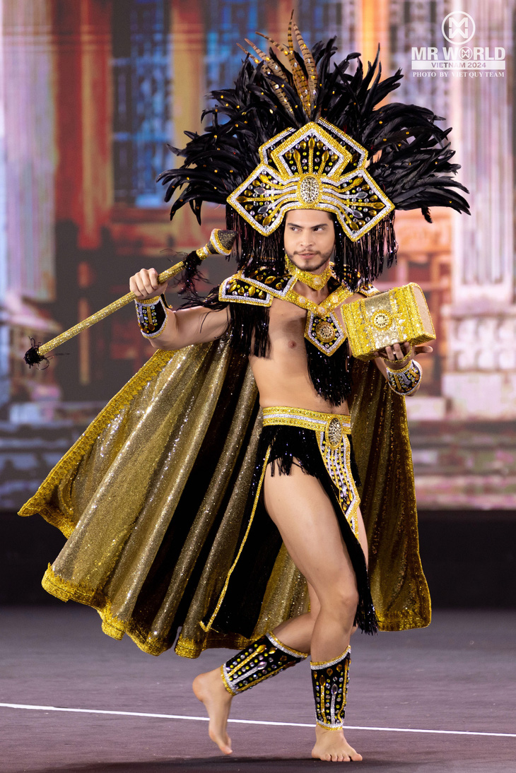 Những bộ trang phục ấn tượng đêm thi National Costume của Mr World ở Việt Nam  - Ảnh 12.