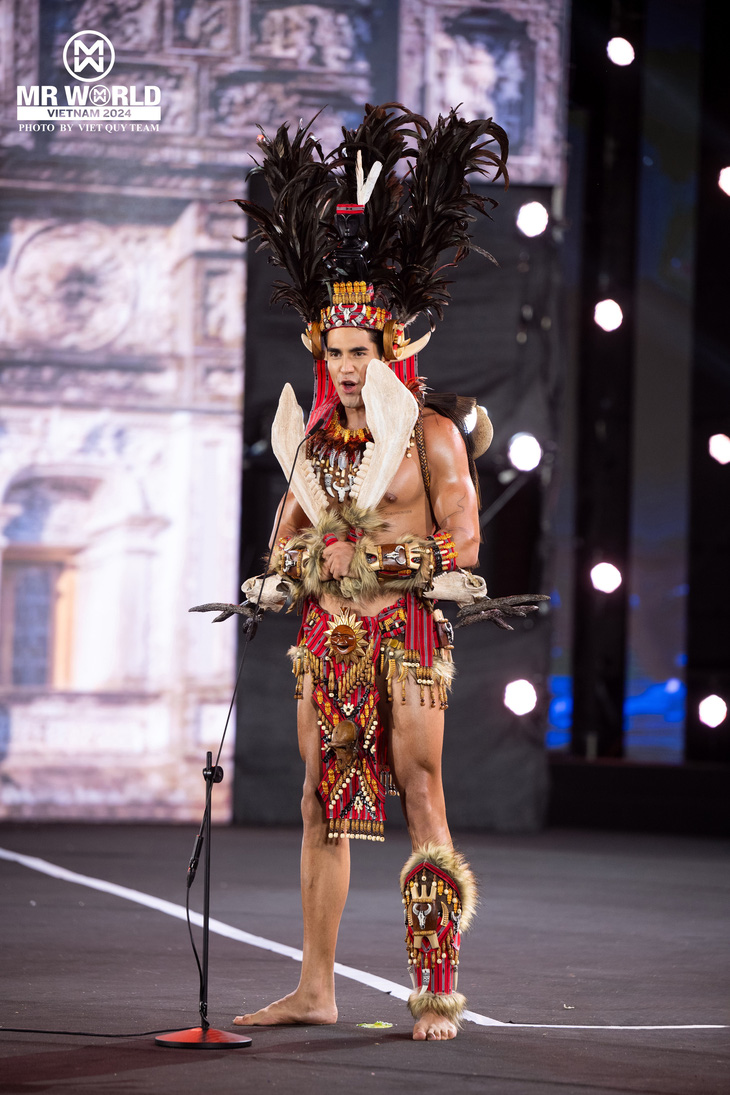 Những bộ trang phục ấn tượng đêm thi National Costume của Mr World ở Việt Nam  - Ảnh 7.