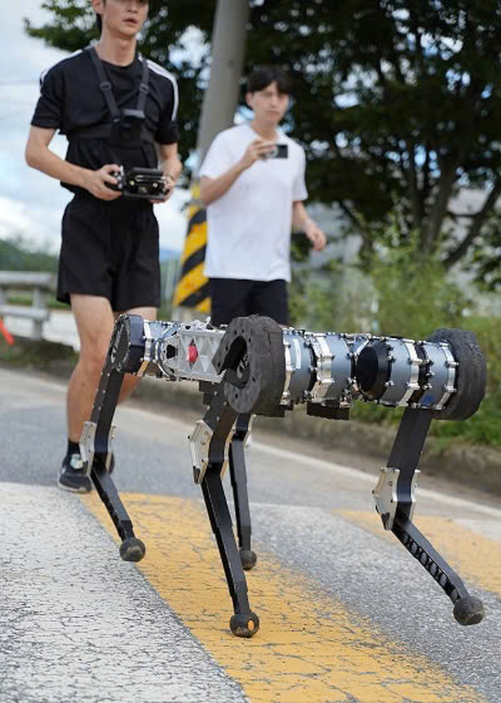 Robot 4 chân đầu tiên trên thế giới hoàn thành cuộc đua marathon - Ảnh 2.