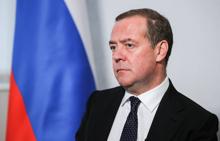 Ông Medvedev: Mỹ và các nước NATO đã tham gia hoàn toàn vào chiến sự Ukraine - Ảnh 1.