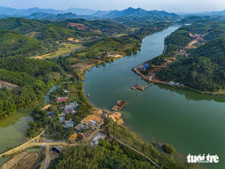 Nổ mìn, xẻ núi làm đường cao tốc tới Hà Giang - Ảnh 19.