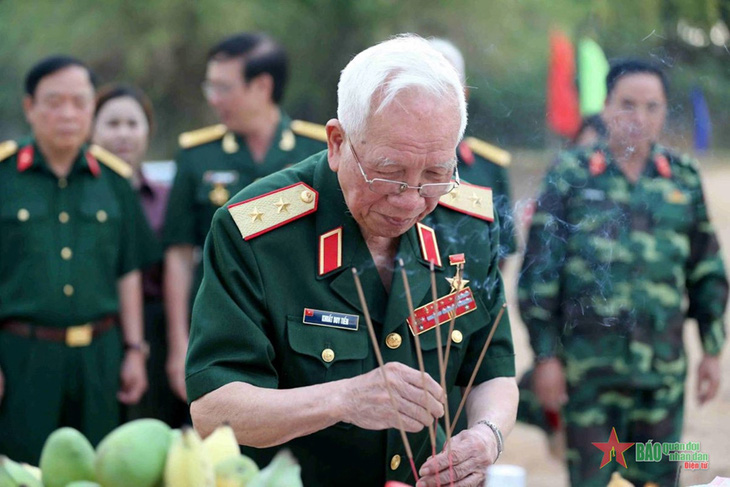 Sáng nay truy điệu Trung tướng - anh hùng Khuất Duy Tiến - Ảnh 1.