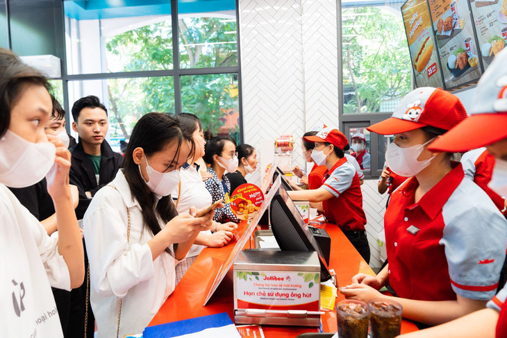 Jollibee đạt cột mốc 200 cửa hàng tại Việt Nam - Ảnh 1.