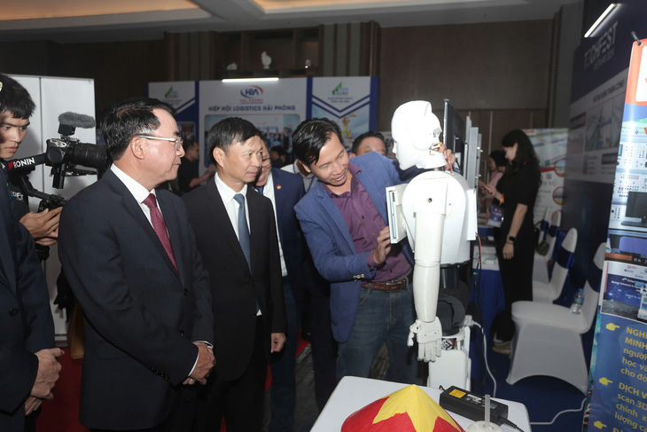 Gần 400 gian hàng quy tụ về Techfest Việt Nam 2024 - Ảnh 2.