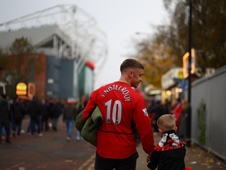 Man Utd sẽ cung cấp băng vệ sinh cho nam giới tại Old Trafford - Ảnh 1.