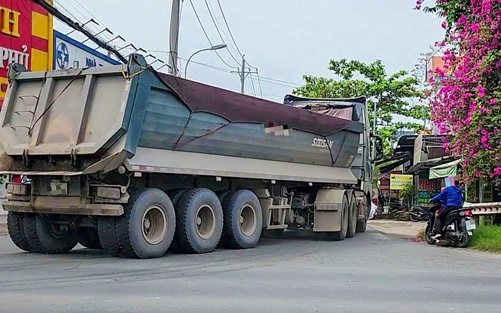 Sở Giao thông vận tải TP.HCM đề nghị xử lý nghiêm xe ben chạy đường cấm sau phản ánh của Tuổi Trẻ - Ảnh 2.