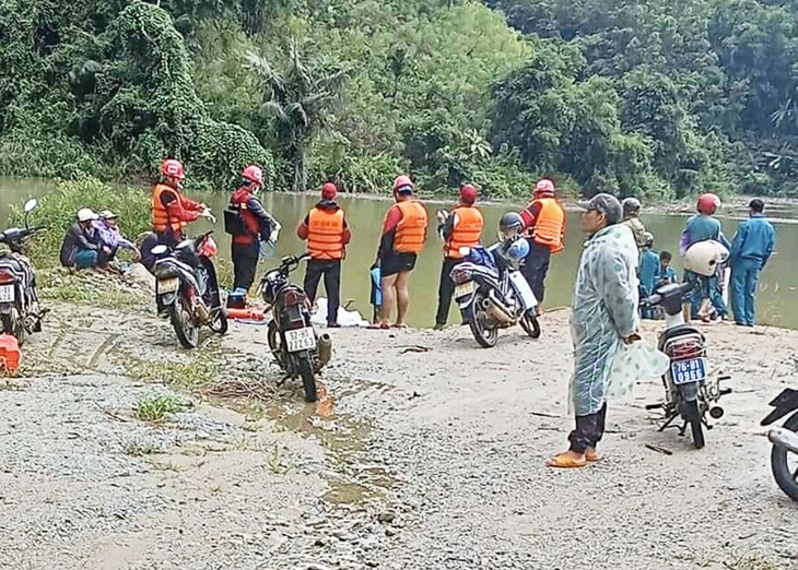 Bé trai chết đuối tại Quảng Nam, thi thể tìm thấy trên sông ở Quảng Ngãi - Ảnh 1.