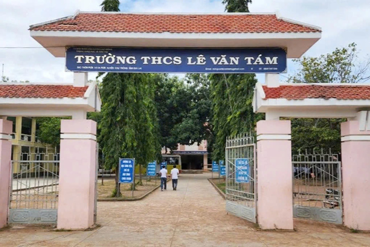 Trường bị thanh tra, hiệu trưởng báo bận bỏ trường cả tháng - Ảnh 1.