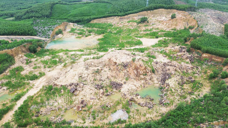 Dự làm nghĩa trang tận thu đất xong, nơi chôn cất người chết đâu chẳng thấy? - Ảnh 1.