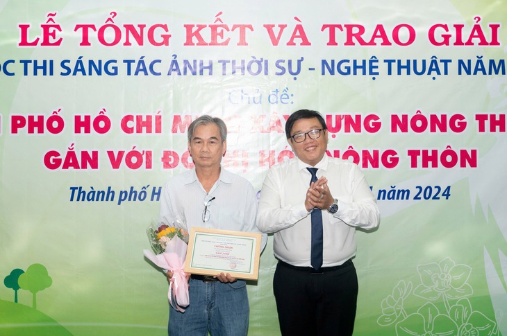 Nhiếp ảnh gia Võ Văn Hoàng đoạt 15 giải thưởng cuộc thi ảnh thời sự nghệ thuật - Ảnh 1.