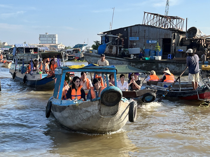 Khai mạc Tuần lễ du lịch - thương mại TP.HCM và Đồng bằng sông Cửu Long tại Cần Thơ - Ảnh 3.