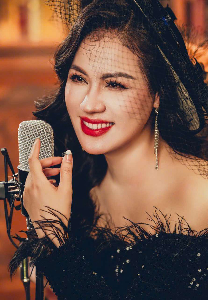 Đặt tên live show là Giai nhân, ca sĩ phải đẹp lắm? - Ảnh 2.