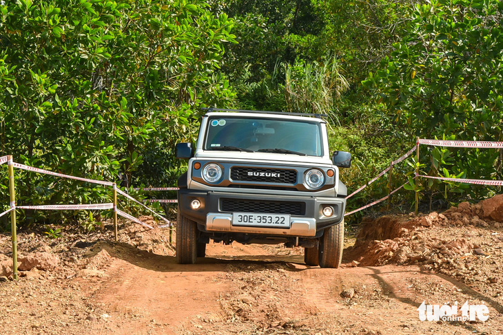 Đặt Suzuki Jimny vào cung đường off-road mới hiểu vì sao dân chơi săn đón - Ảnh 16.