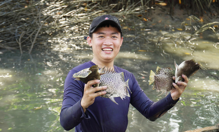 Dỡ chà bắt cá nâu, cách làm du lịch độc đáo của nông dân Cà Mau - Ảnh 10.