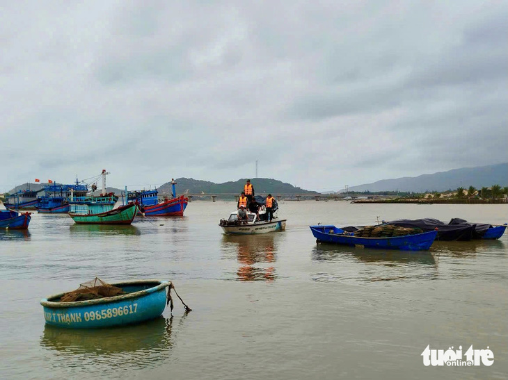 Cha mẹ đi đánh cá rồi mất tích, 4 con thơ bơ vơ - Ảnh 4.