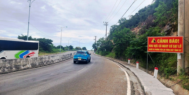 Nguy cơ sạt lở đá ở Nha Trang: từ chối việc sở đề nghị ‘đá xuống’ cho xã xử lý - Ảnh 3.