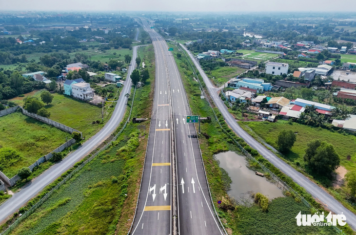 Huy động nguồn lực để sớm khai thác ba đoạn cao tốc Bến Lức - Long Thành  - Ảnh 1.