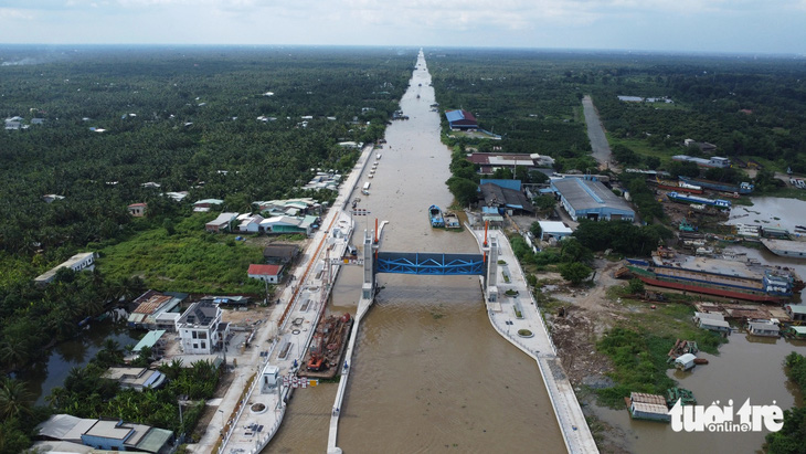 Tiền Giang tiếp nhận cống ngăn mặn lớn thứ 2 ở miền Tây để ngăn mặn, trữ ngọt - Ảnh 2.