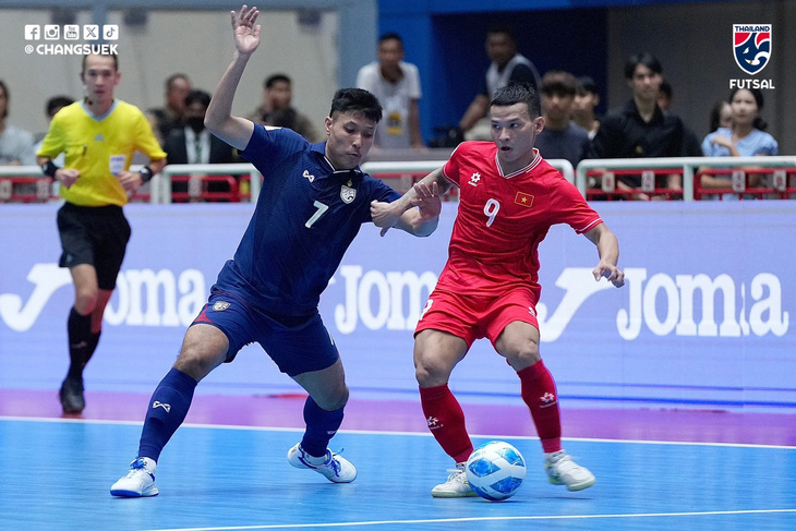 Việt Nam quật ngã Thái Lan ở Giải futsal Đông Nam Á 2024 - Ảnh 1.