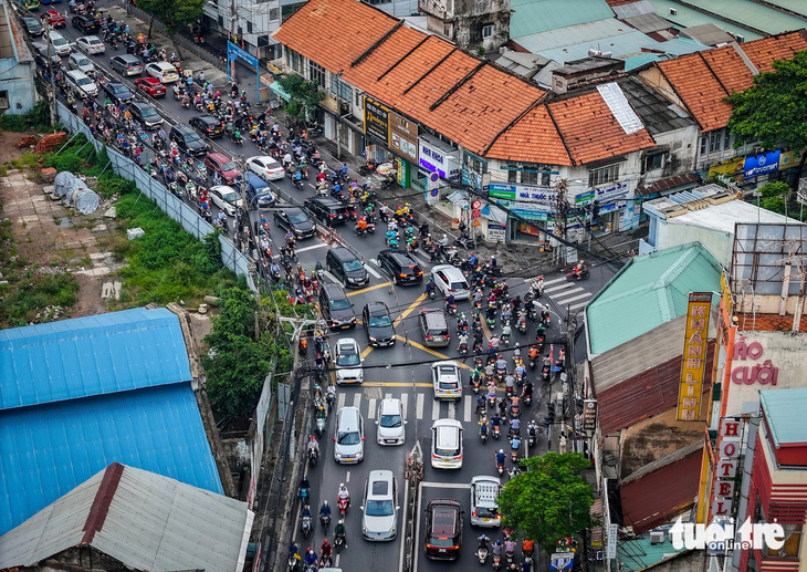 Người dân khổ sở vì kẹt xe, cửa ngõ phía nam TP.HCM thành ‘điểm nóng’ - Ảnh 1.