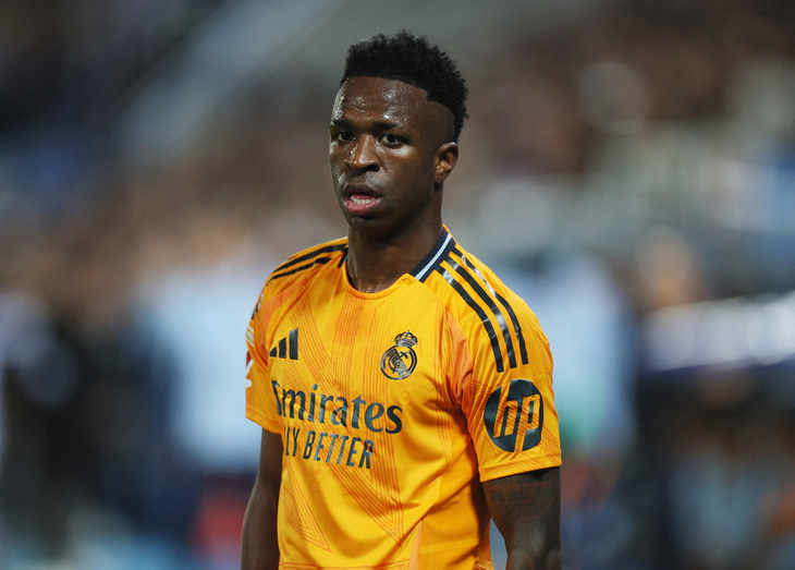 Vinicius bị cáo buộc ‘xem lậu’ trận đấu của Real Madrid - Ảnh 1.