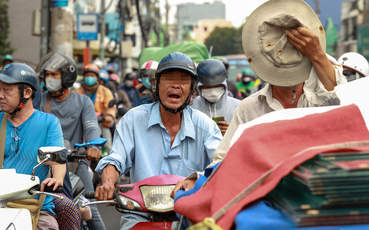 Bật đèn xe không đúng thời điểm cũng sẽ là hiểm họa - Ảnh 4.