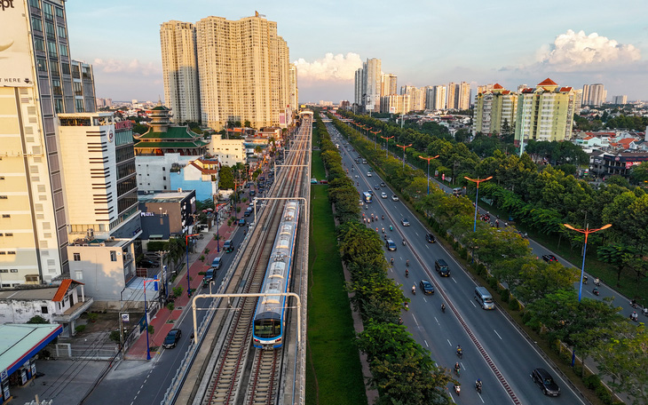 Chủ tịch TP.HCM đề nghị Bộ Tư pháp hỗ trợ xây dựng cơ sở pháp lý cho dự án 355km đường sắt đô thị - Ảnh 2.