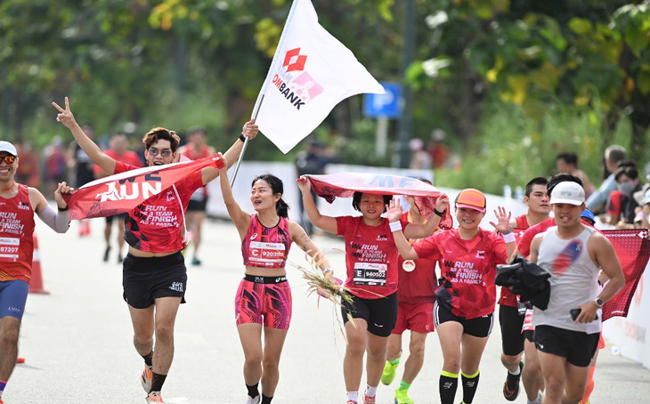 Những hình ảnh ấn tượng tại Giải marathon quốc tế TP.HCM Techcombank 2024 - Ảnh 2.