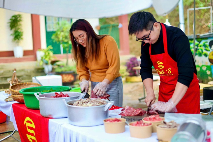 Chú ơi， thế sang năm chú có quay lại đây nấu phở tiếp không? - Ảnh 2.