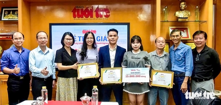 Trao giải cuộc thi Thiết kế logo và ý tưởng slogan kỷ niệm 50 năm thành lập báo Tuổi Trẻ - Ảnh 7.