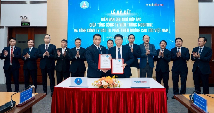 MobiFone ký kết hợp tác chuyển đổi số với ‘ông lớn’ đường cao tốc - Ảnh 1.