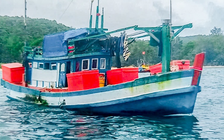 Vụ tàu cá dùng thuốc nổ bắt cá ở Phú Quốc: Công an truy tìm thông tin tài sản bị tạm giữ trong vụ án - Ảnh 1.