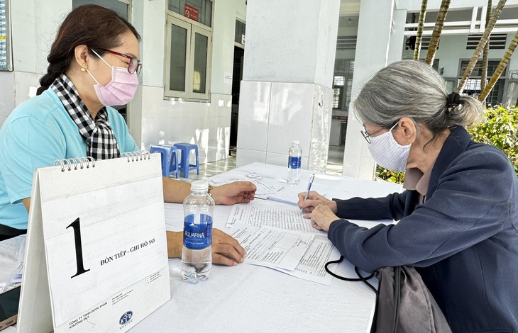 Người dân Việt Nam 'chưa giàu đã già' - Ảnh 1.