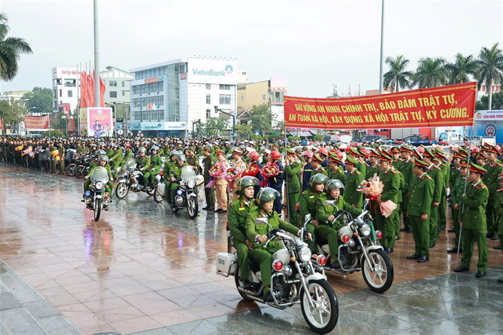 Bộ Công an phát động cao điểm tấn công, trấn áp tội phạm Tết Nguyên đán Ất Tỵ 2025 - Ảnh 1.