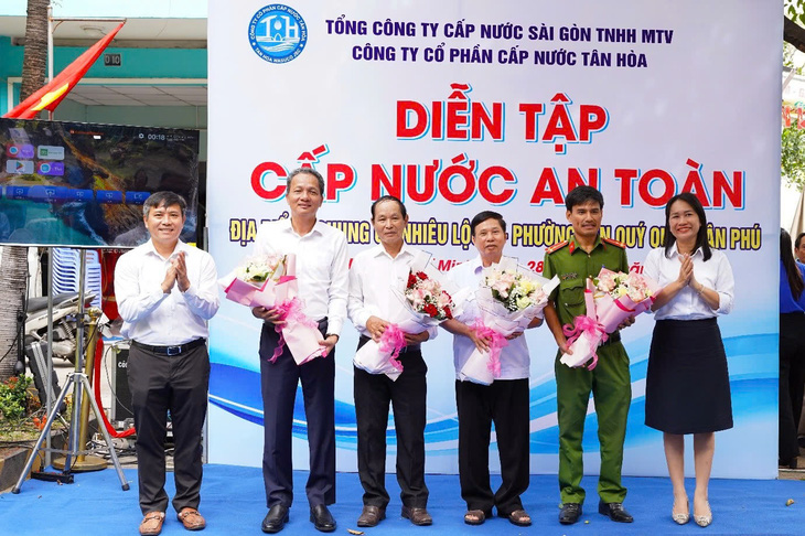 Cấp nước Tân Hòa diễn tập ứng phó sự cố bể ống - Ảnh 1.