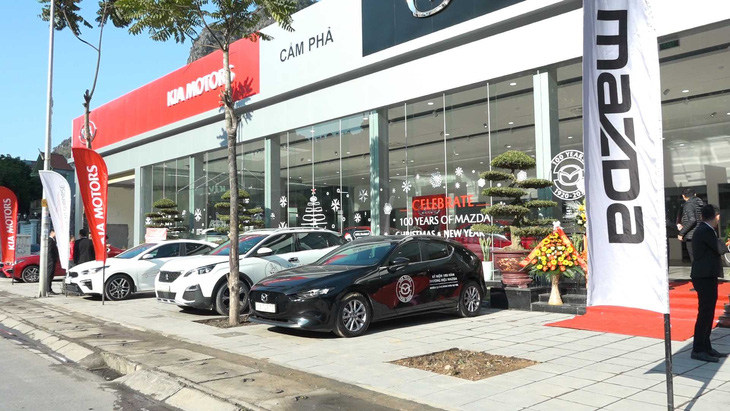 Khi 2 thương hiệu mở showroom ô tô 'liền kề': Omoda 'dắt tay' Jaecoo, Kia-Mazda cùng kéo doanh số - Ảnh 6.