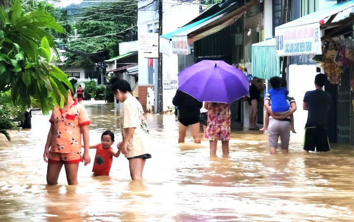 Khánh Hòa sẵn sàng ứng phó với áp thấp nhiệt đới, khả năng Nha Trang mưa lớn trong dịp Giáng Sinh - Ảnh 2.