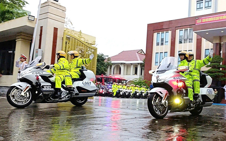 ‘Đột kích’ kho thuốc lá điện tử không rõ nguồn gốc, ‘khủng’ nhất Đà Nẵng - Ảnh 4.