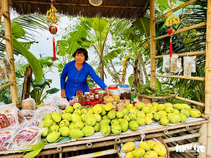 Chợ quê bên cồn: Nếu các nơi làm được sẽ giàu mấy hồi! - Ảnh 1.