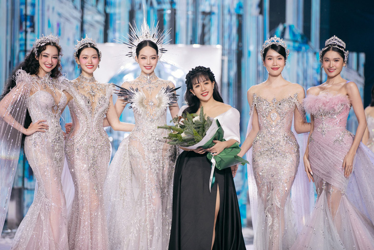 Hoa hậu Thanh Thủy diễn vedette tại Vietnam Beauty Fashion Fest 10 - Ảnh 1.